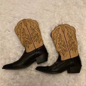 Ariat cowboy boots Sz 8.5 tan& black